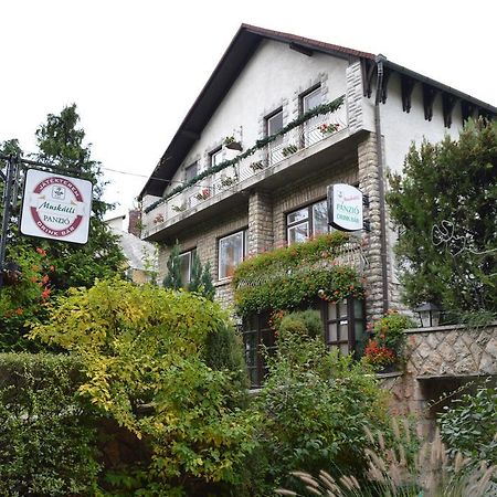 ジュール Muskatli Panzio Bed & Breakfast エクステリア 写真