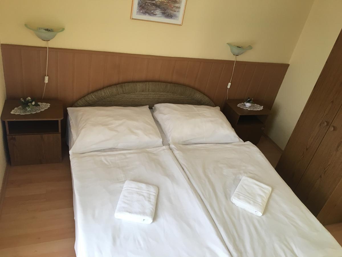 ジュール Muskatli Panzio Bed & Breakfast エクステリア 写真