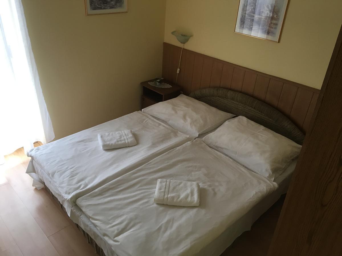 ジュール Muskatli Panzio Bed & Breakfast エクステリア 写真