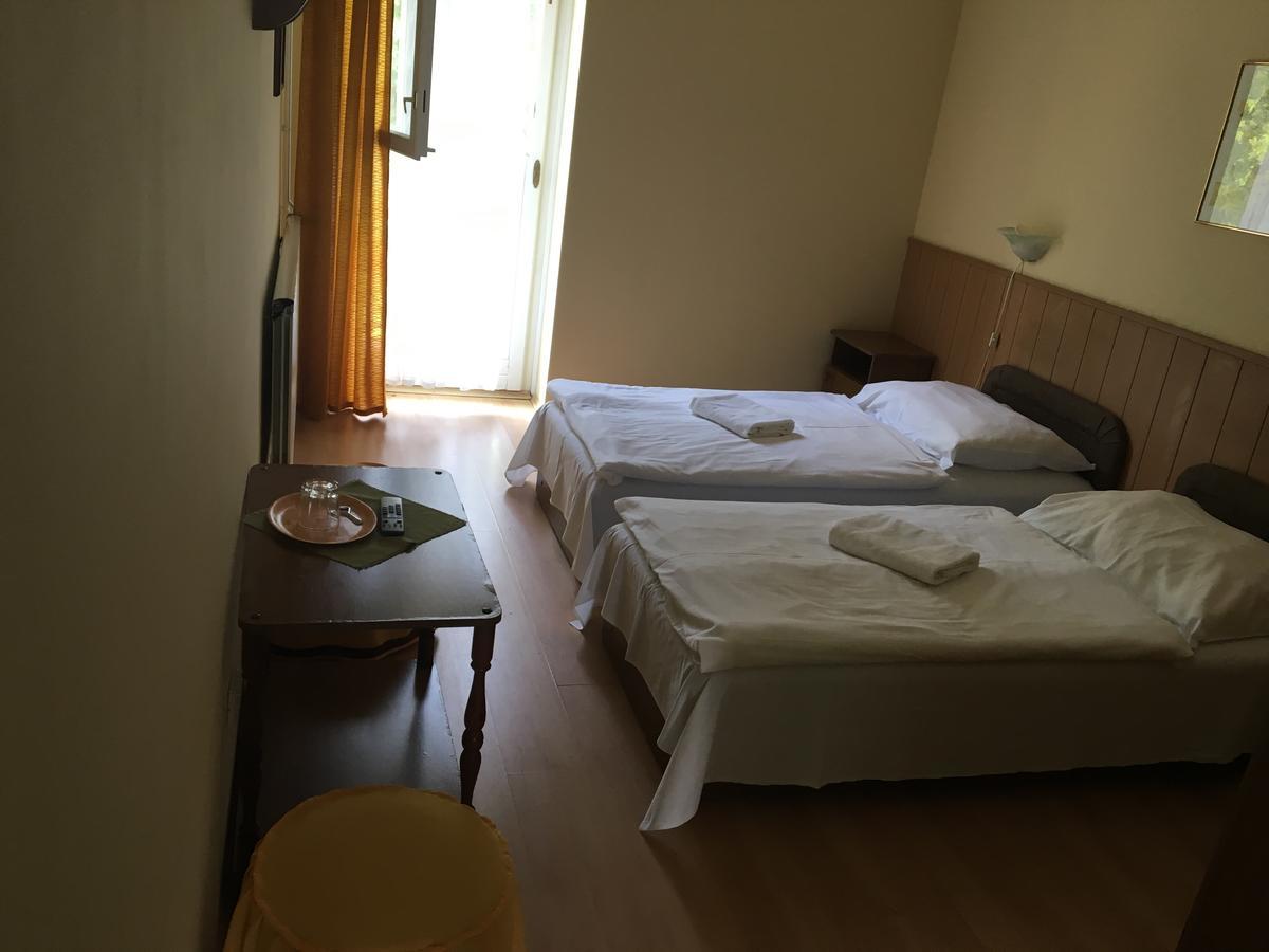 ジュール Muskatli Panzio Bed & Breakfast エクステリア 写真